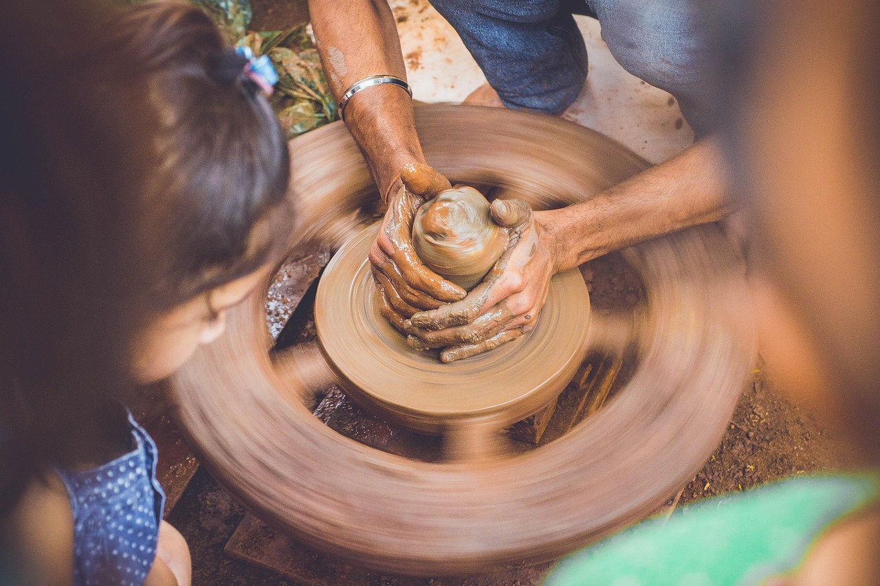 découvrez l'art du craftsmanship : techniques, savoir-faire et passion au service de la création artisanale d'objets uniques et durables.