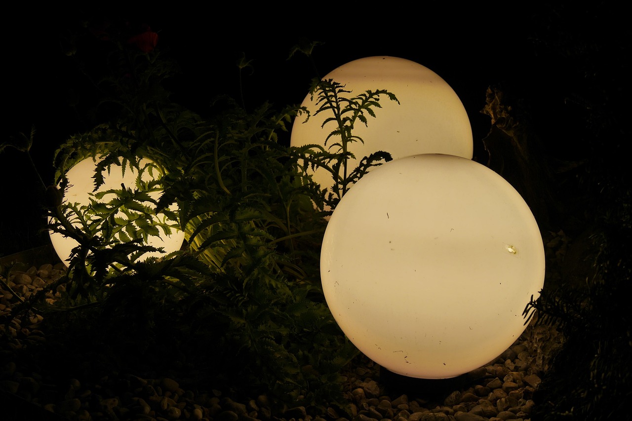 découvrez nos solutions d'éclairage extérieur pour illuminer votre jardin, terrasse ou allée. profitez d’idées et de conseils pour choisir les meilleures lampes et optimiser la sécurité et l’esthétique de vos espaces extérieurs.