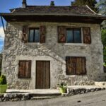découvrez nos solutions professionnelles de rénovation de biens immobiliers : améliorez, modernisez et valorisez votre propriété grâce à notre expertise en travaux de rénovation intérieure et extérieure.