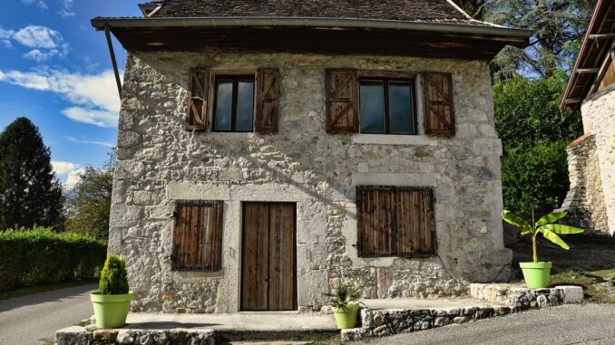 property renovation découvrez nos solutions professionnelles de rénovation de biens immobiliers : améliorez, modernisez et valorisez votre propriété grâce à notre expertise en travaux de rénovation intérieure et extérieure.